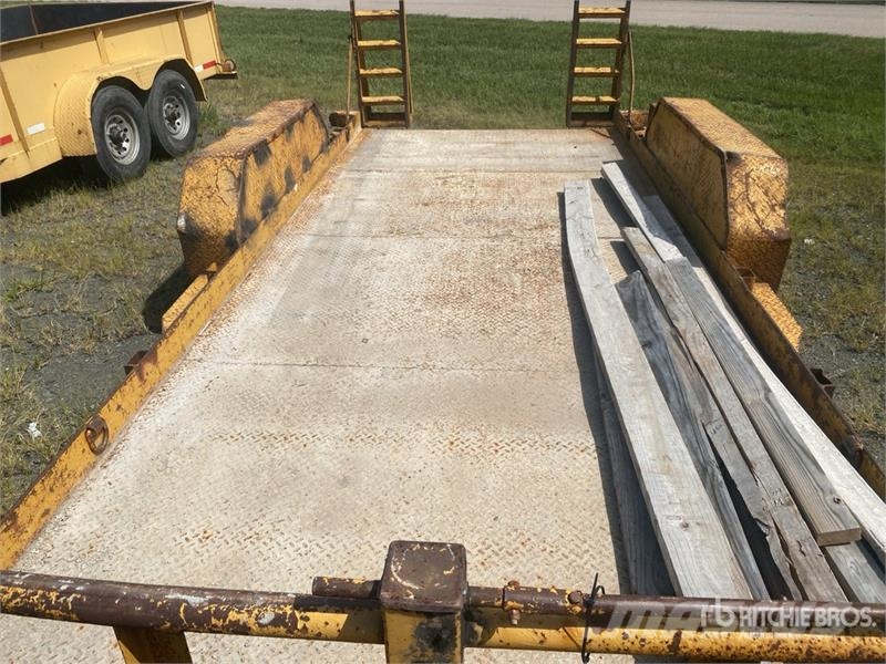 Lamar 16 ft T/A Equipment Trailer Прицепы-Автовозы