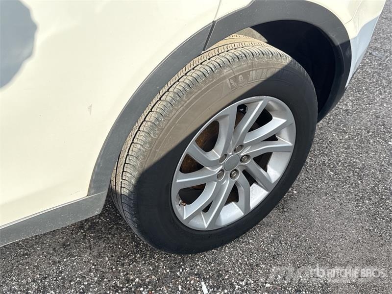 Land Rover Discovery Sport 2WD SUV Biler
