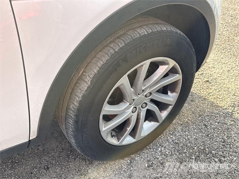 Land Rover Discovery Sport 2WD SUV Biler