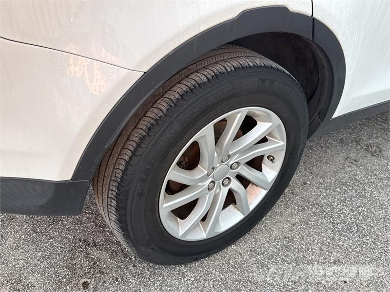 Land Rover Discovery Sport 2WD SUV Biler
