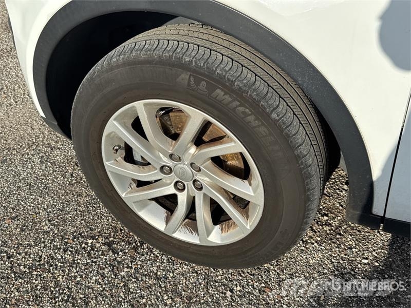 Land Rover Discovery Sport 2WD SUV Biler