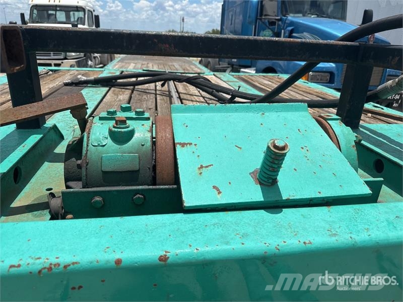 Landoll 48 ft T/A Sliding Axle Trailer Zemie treileri