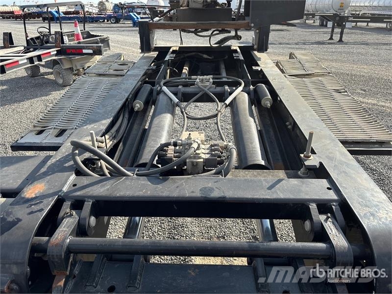 Landoll 835 Tri/A Removable Gooseneck Lowboy Trailer 低架裝載車