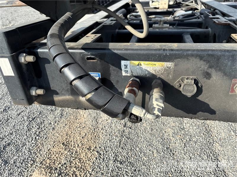 Landoll 835 Tri/A Removable Gooseneck Lowboy Trailer 低架裝載車