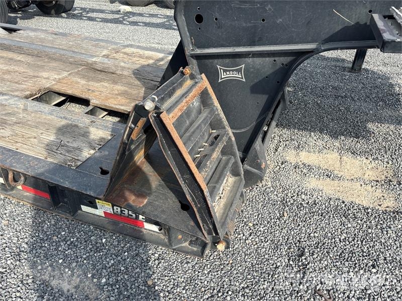 Landoll 835 Tri/A Removable Gooseneck Lowboy Trailer 低架裝載車
