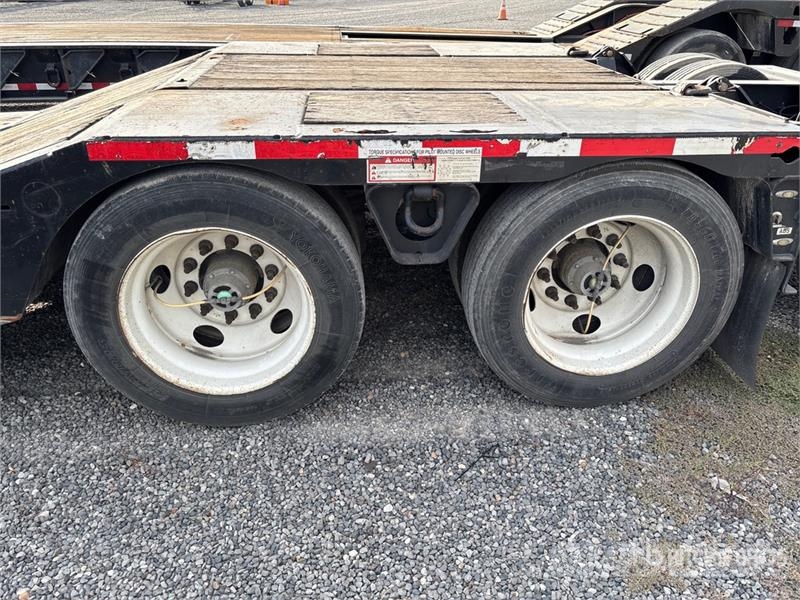 Landoll 835 Tri/A Removable Gooseneck Lowboy Trailer 低架裝載車