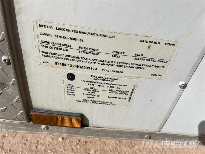  Lark 12 ft S/A Enclosed Trailer Furgons