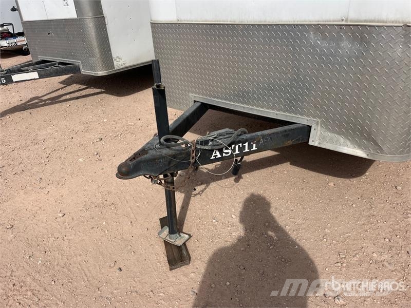  Lark 12 ft S/A Enclosed Trailer Furgons