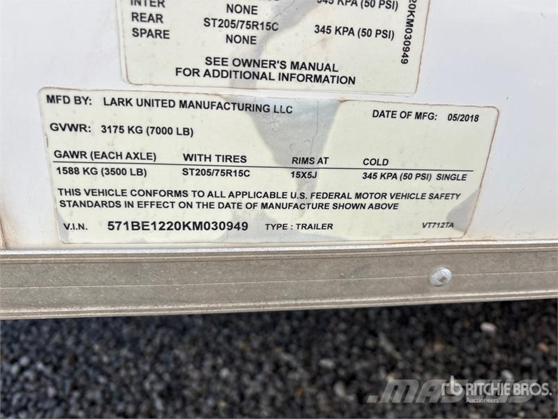  Lark VT712TA 12 ft T/A Enclosed Trailer Cajas de remolque