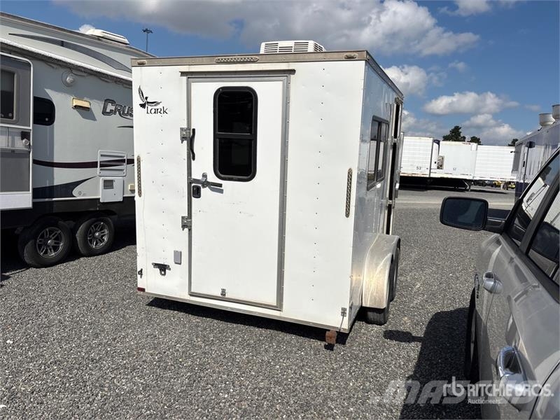  Lark VT712TA 12 ft T/A Enclosed Trailer Cajas de remolque