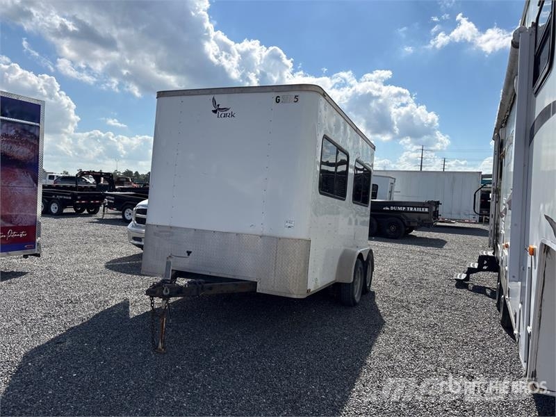  Lark VT712TA 12 ft T/A Enclosed Trailer Cajas de remolque