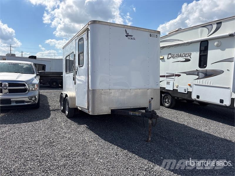  Lark VT712TA 12 ft T/A Enclosed Trailer Cajas de remolque