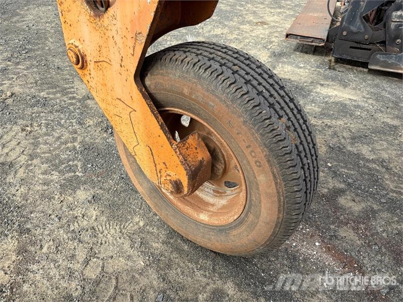 Lay-Mor Self-Propelled Broom كناسات