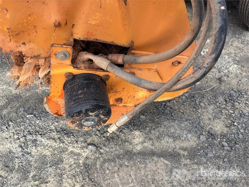Lay-Mor Self-Propelled Broom كناسات