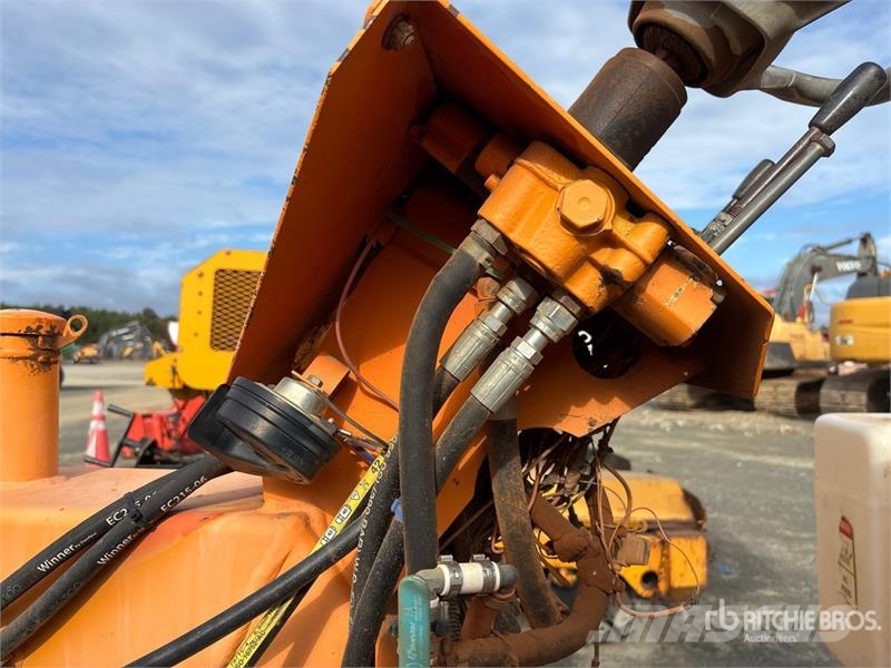 Lay-Mor Self-Propelled Broom كناسات