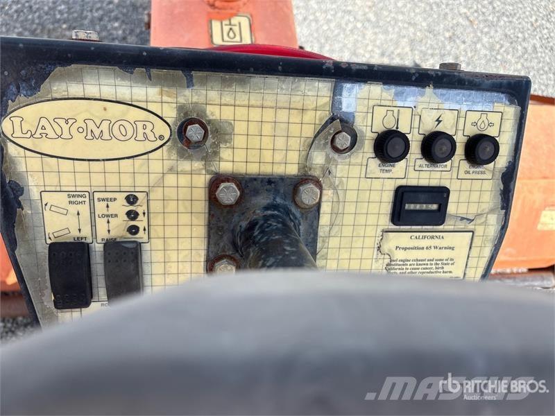Lay-Mor SM300 路面清掃機