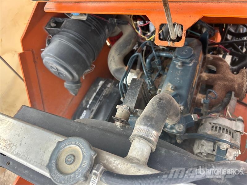 Lay-Mor SM300 路面清掃機