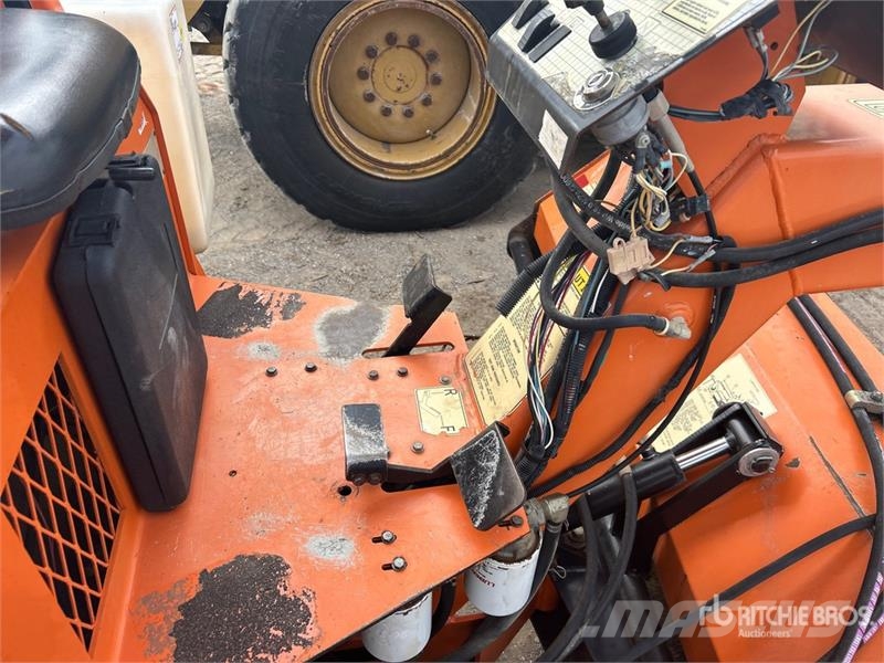 Lay-Mor SM300 路面清掃機