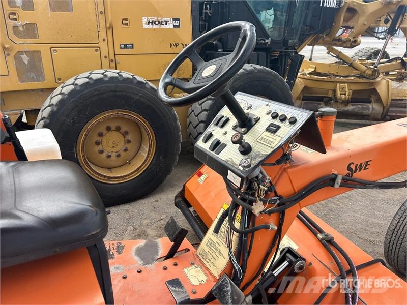 Lay-Mor SM300 路面清掃機