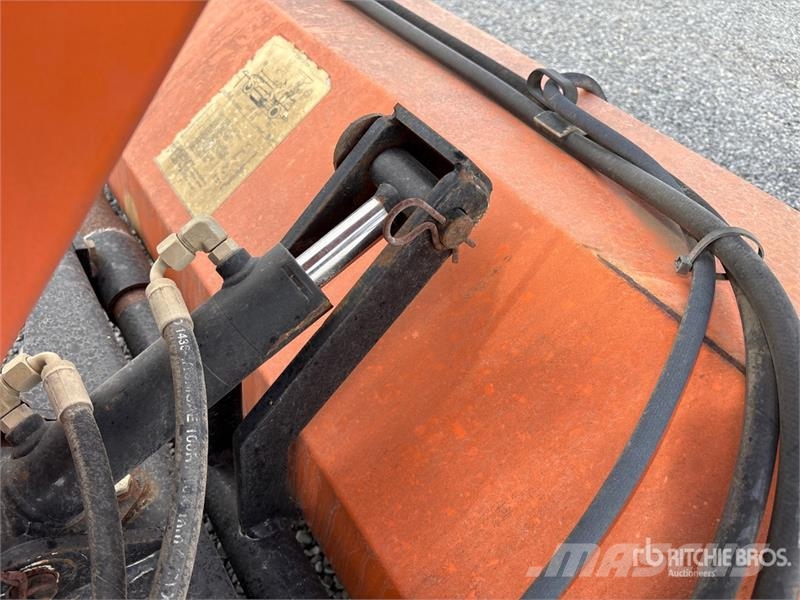 Lay-Mor SM300 路面清掃機