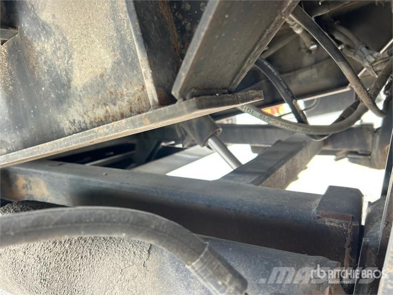 Ledwell LW48-HT3-10-PB 48 ft Tri/A Hydraulic Tail Trailer Низкорамные прицепы