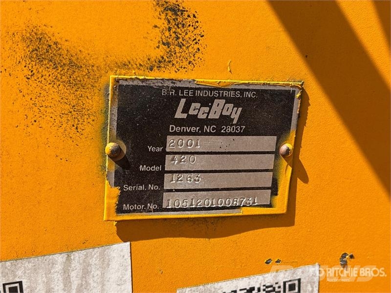 LeeBoy 420 Kolesni valjarji s pnevmatikami