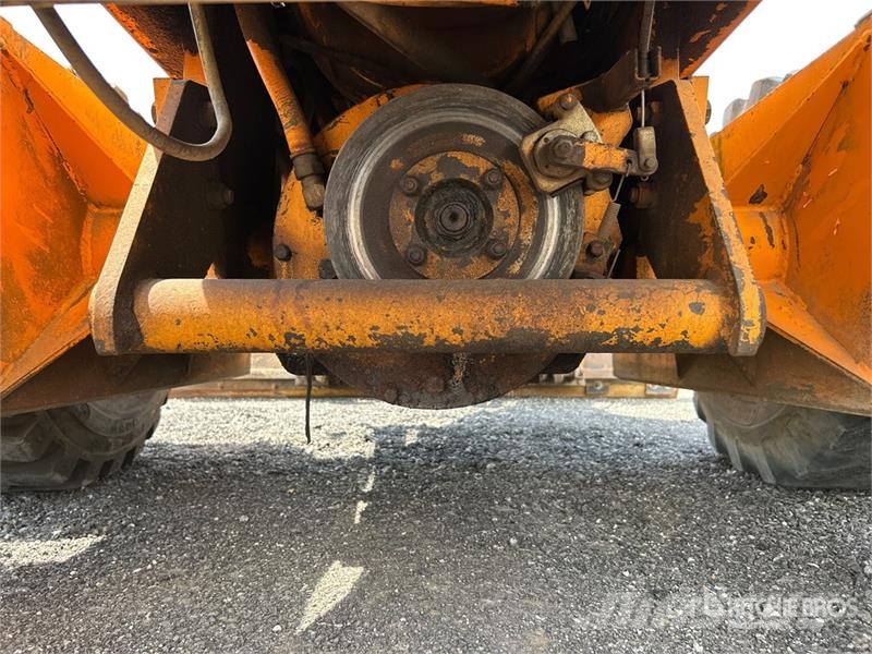 LeeBoy 685B Tiehöylät