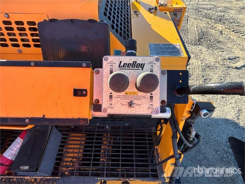 LeeBoy 8520B Track Asphalt Paver アスファルトフィニッシャ