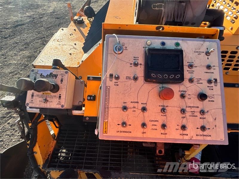 LeeBoy 8520B Track Asphalt Paver アスファルトフィニッシャ
