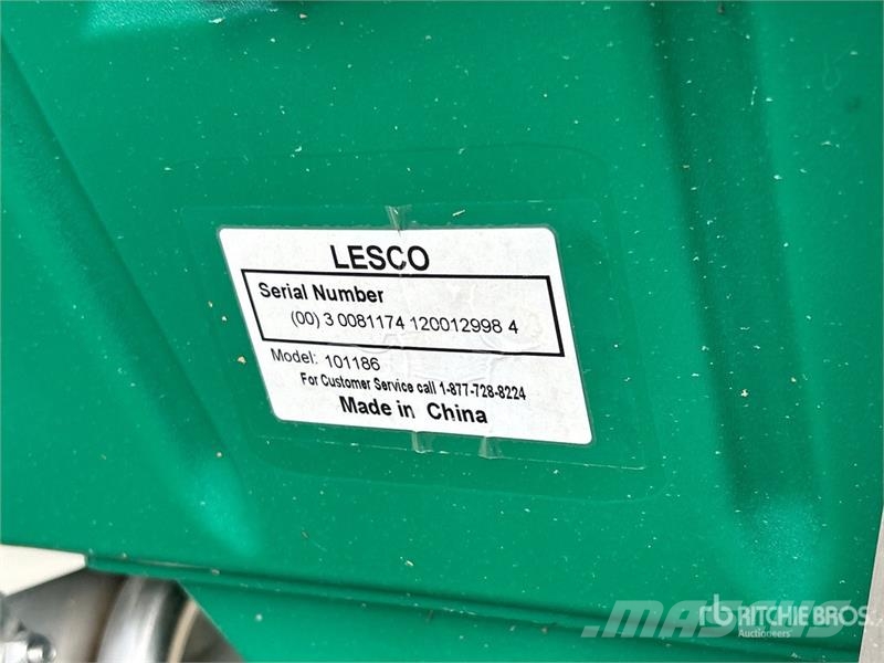 Lesco 80 lb Walk-Behind Fertilizer Spreader Aplikátory tekutých hnojiv