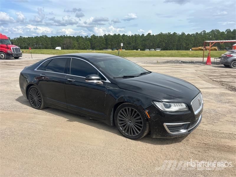 Lincoln MKZ Automašīnas