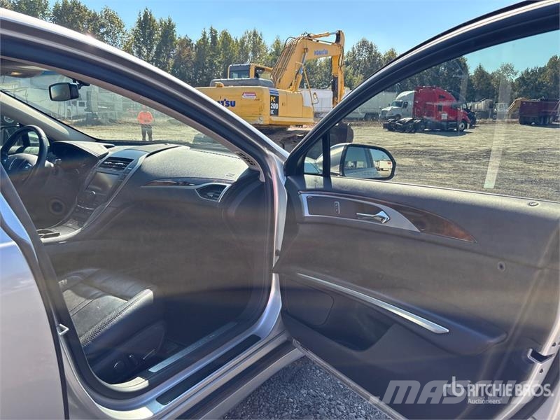 Lincoln MKZ Personbiler
