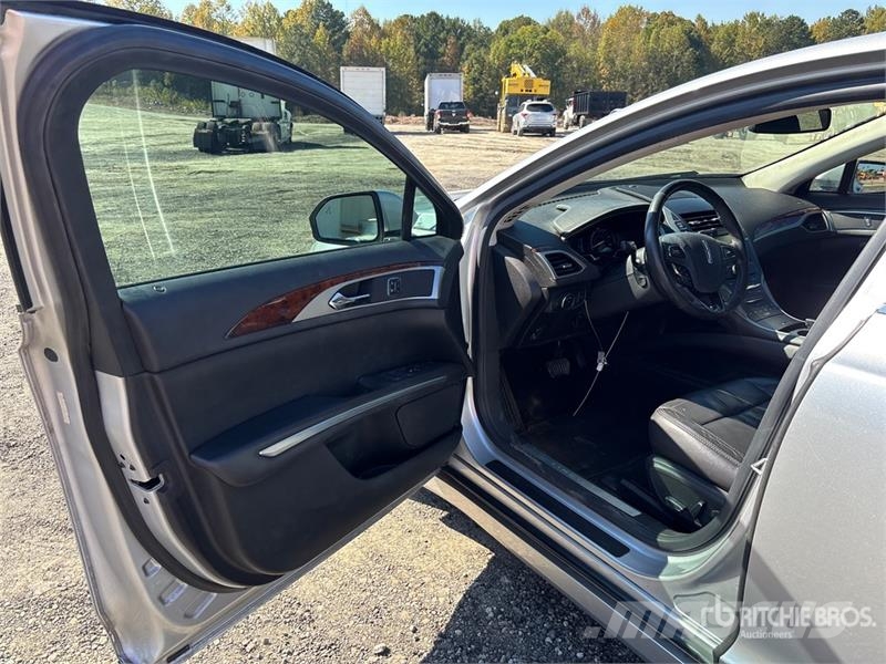 Lincoln MKZ Personbiler