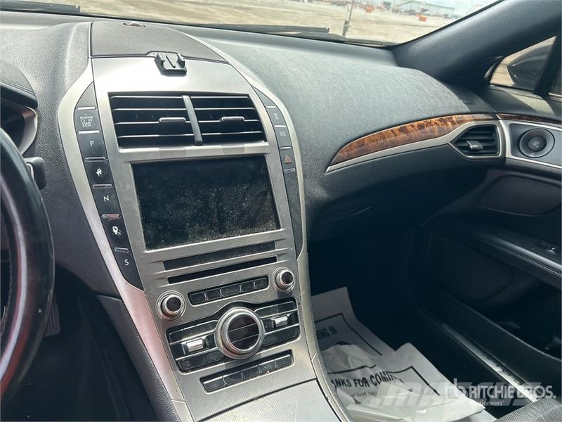 Lincoln MKZ Automašīnas
