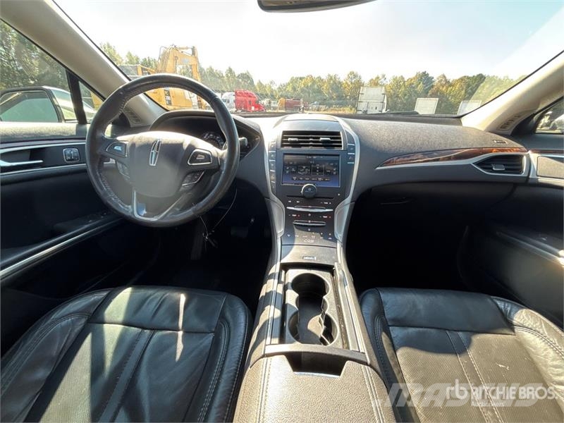 Lincoln MKZ Personbiler