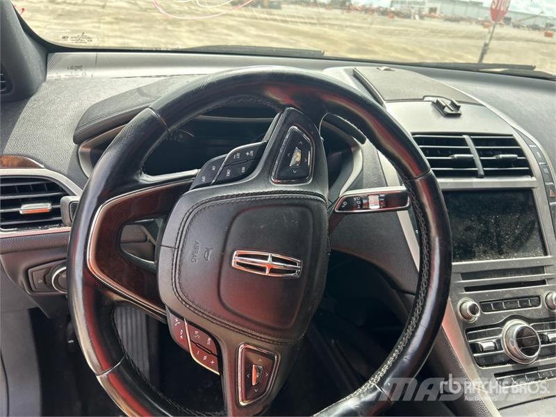 Lincoln MKZ Automašīnas