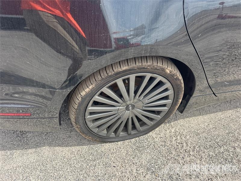 Lincoln MKZ Automašīnas