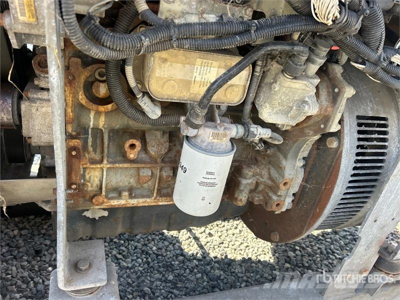 Lincoln SAE-500 500 A Skid-Mounted Stick Engine Driven Wel Заваряващи машини
