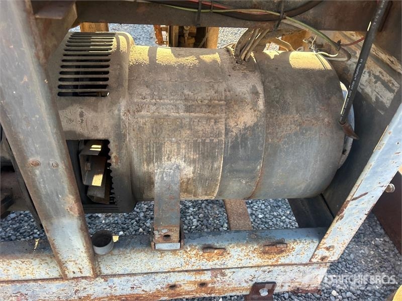 Lincoln Skid-Mounted Stick Engine Driven Welder (Inoperabl Aparati za zavarivanje