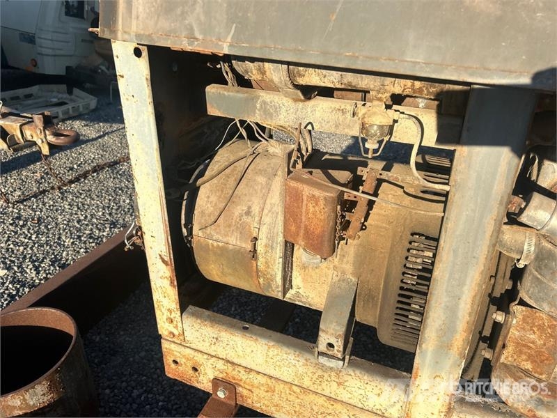 Lincoln Skid-Mounted Stick Engine Driven Welder (Inoperabl Aparati za zavarivanje