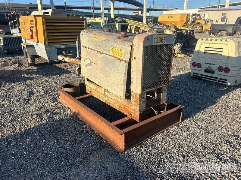 Lincoln Skid-Mounted Stick Engine Driven Welder (Inoperabl Aparati za zavarivanje