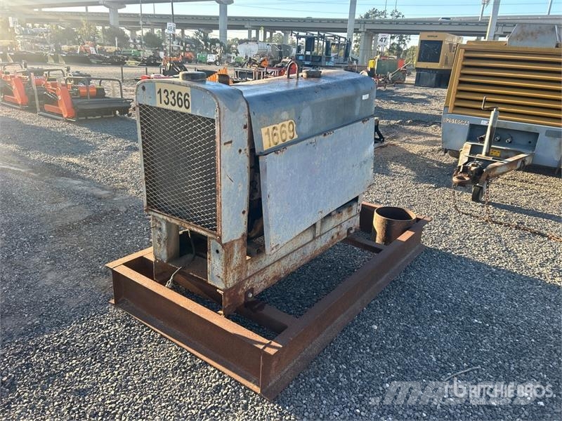 Lincoln Skid-Mounted Stick Engine Driven Welder (Inoperabl Aparati za zavarivanje