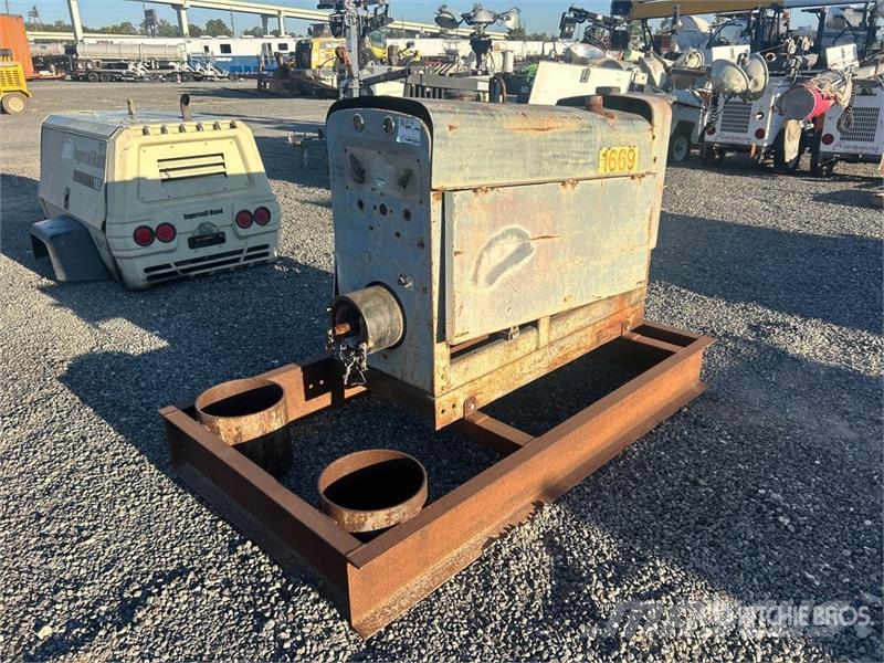 Lincoln Skid-Mounted Stick Engine Driven Welder (Inoperabl Aparati za zavarivanje