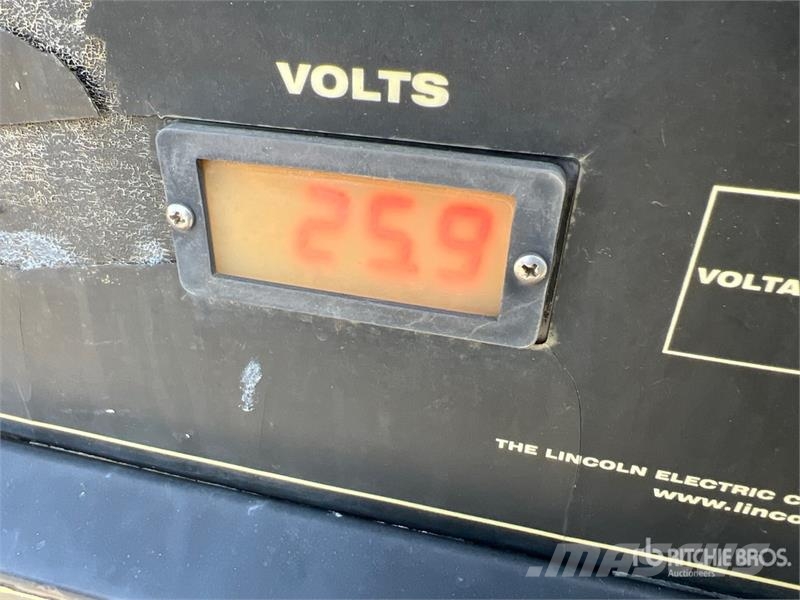 Lincoln Vantage K235-2 575 A Skid-Mounted Multi-Process 3- Attrezzature per saldature