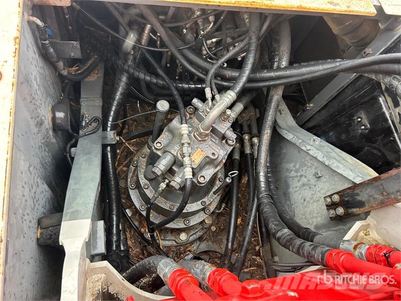 Link-Belt 250X3LF Long Reach Tracked Excavator Lánctalpas kotrók