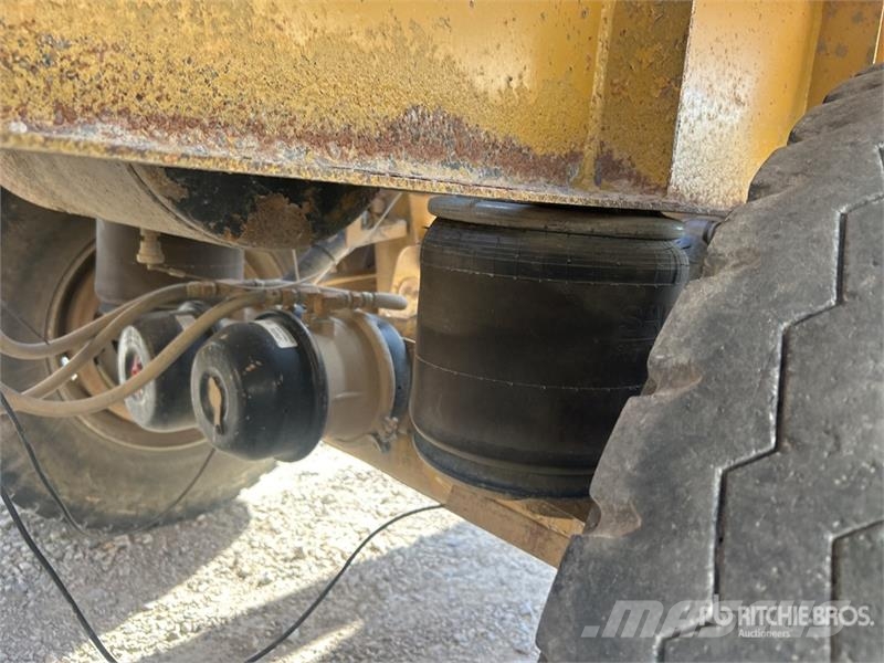Load King 2060-40-2-HD 40 ft T/A Belly Dump Trailer 自卸拖车