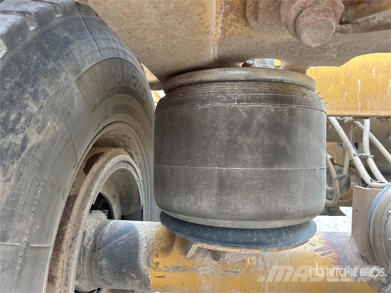 Load King 2060-40-2HD 40 ft T/A Belly Dump Trailer (Inoperab Bañeras