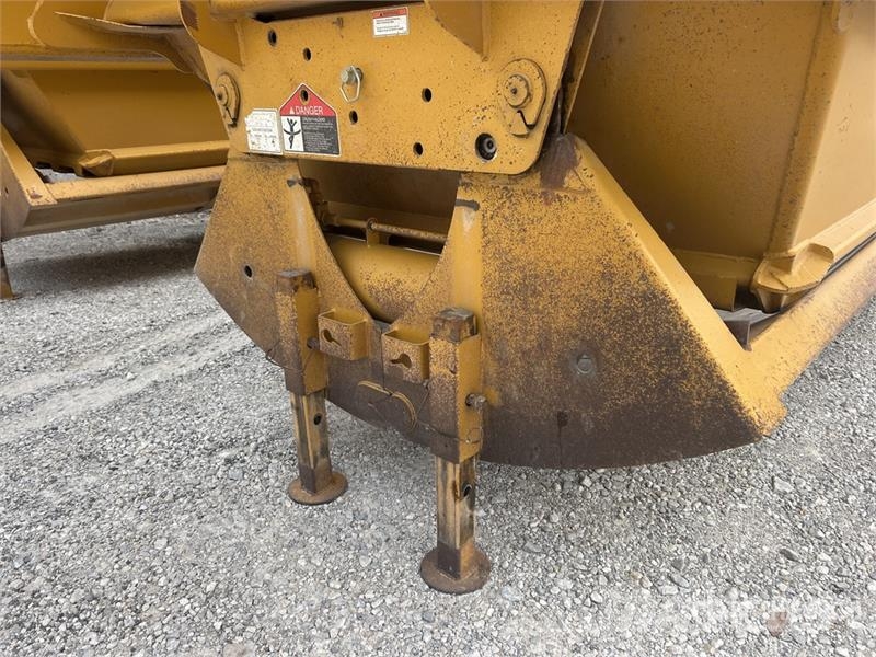 Load King 2060-40-2HD 40 ft T/A Belly Dump Trailer (Inoperab Bañeras