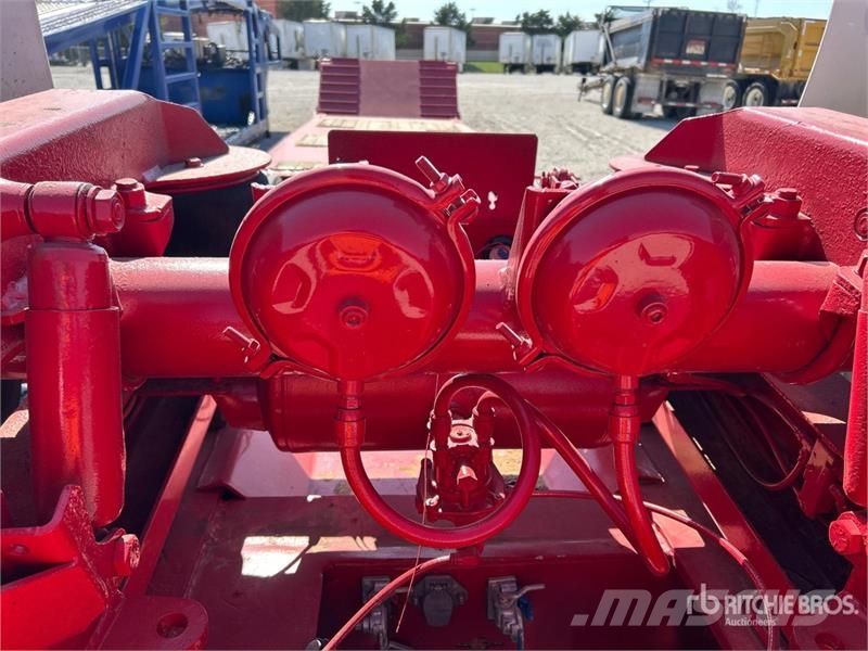 Load King 503/4DFM 52 ft Tri/A Lowboy Folding Neck Trailer Pranchas / Carrega-tudo
