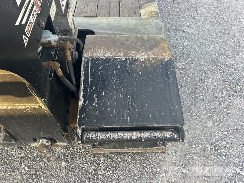 Load King 503/554SSSF 110000 lb Tri/A Removable Gooseneck Lo Zemie treileri